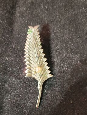 Leaf-Shaped Brooch with Pearl Accent - Silver Tone